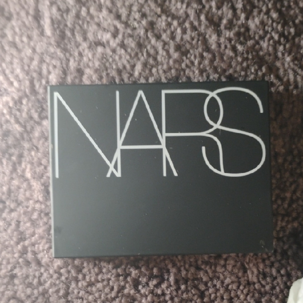 NARS Sleek Black Compact